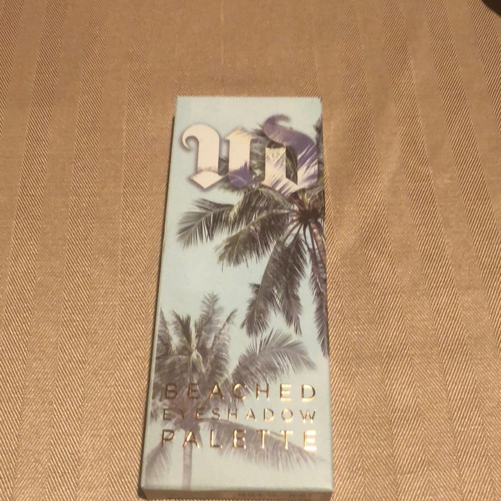 Eye shadow palette